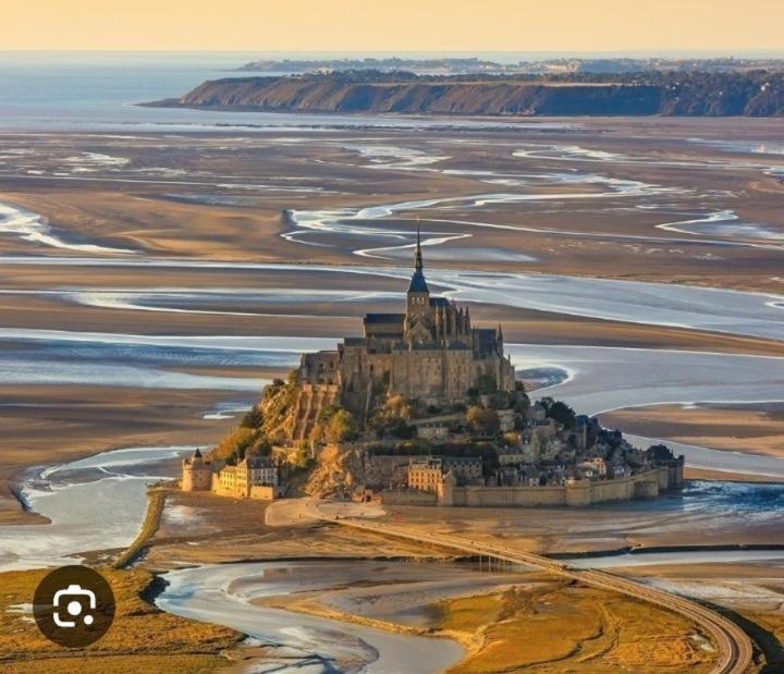 Saint-Ouen-de-la-Rouerie Tante Adeleヴィラ エクステリア 写真